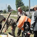 у поклонного креста