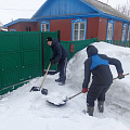 Помогаем убирать снег