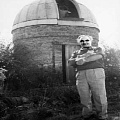 Леонид Леонидович Сикорук рядом с обсерваторией
